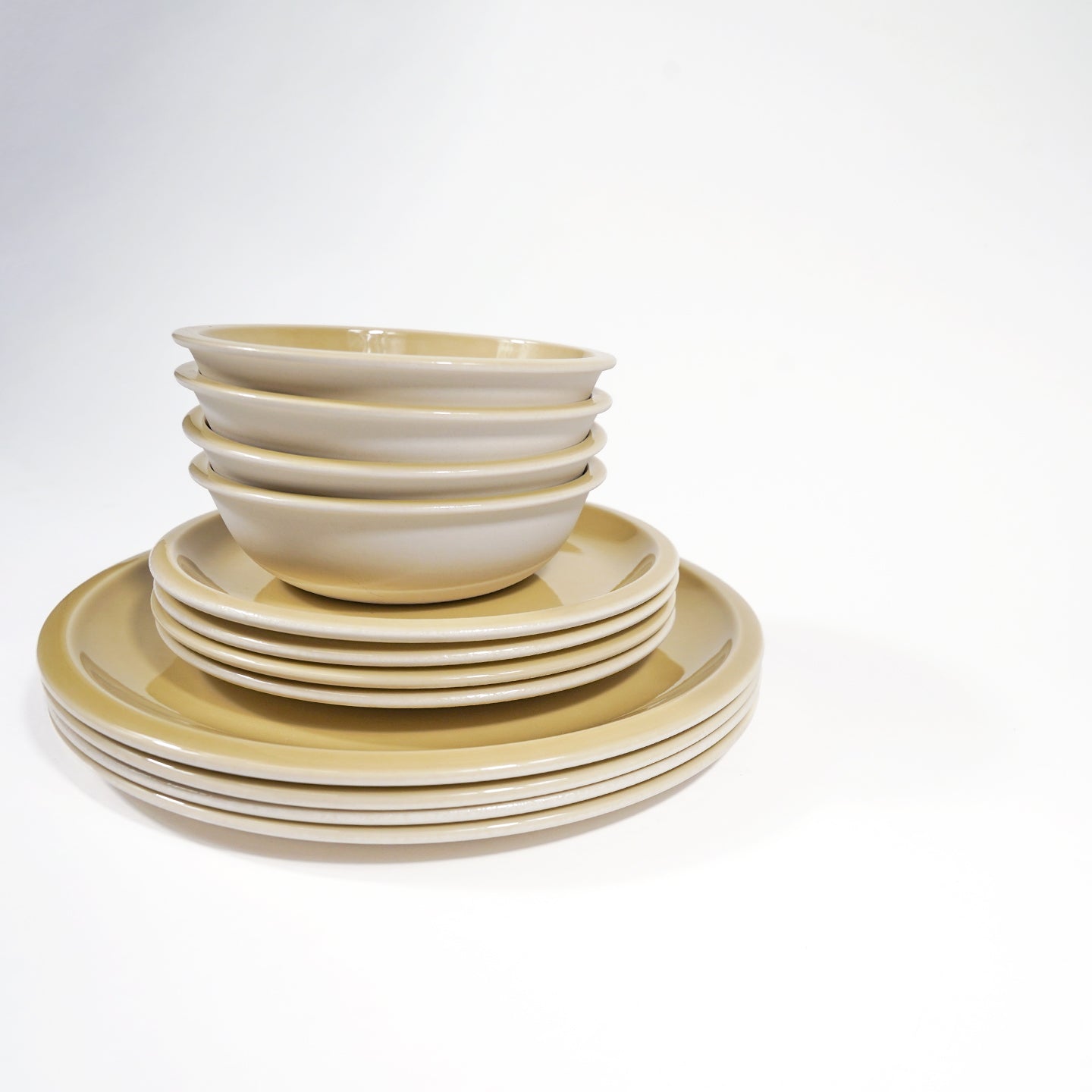 Discover the beauty of Jars Cantine's 12-piece Vert Argile dinnerware set, perfect for special occasions.